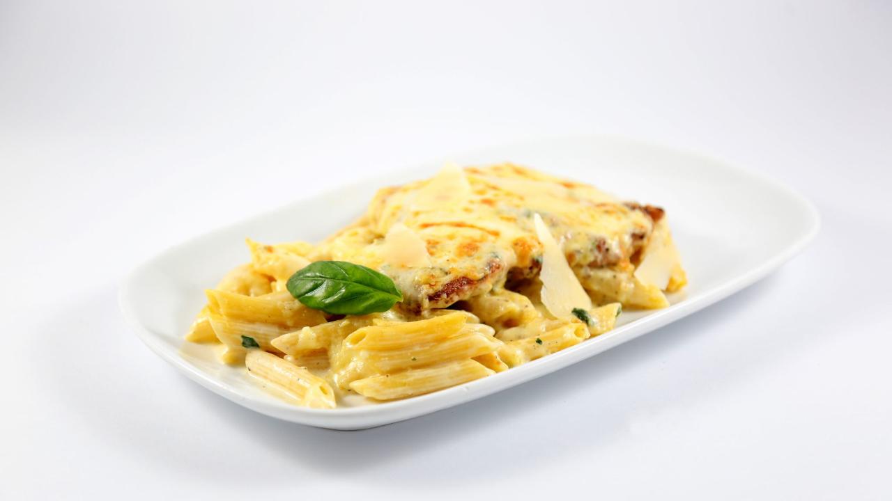 CHICKEN AL FREDO / PENNE